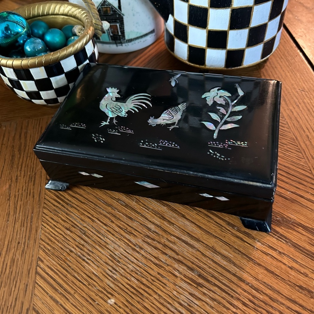 Vintage MOP Inlaid Black Lacquer Jewelry or Treasure Box